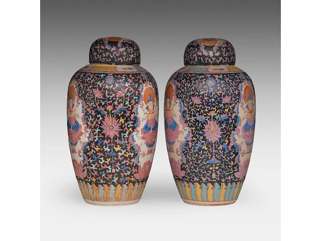 A pair of rare chinese famille rose 'amitayus' ginger jars and covers, late 19thc, total h 40,5 cm - afbeelding 4 van  8