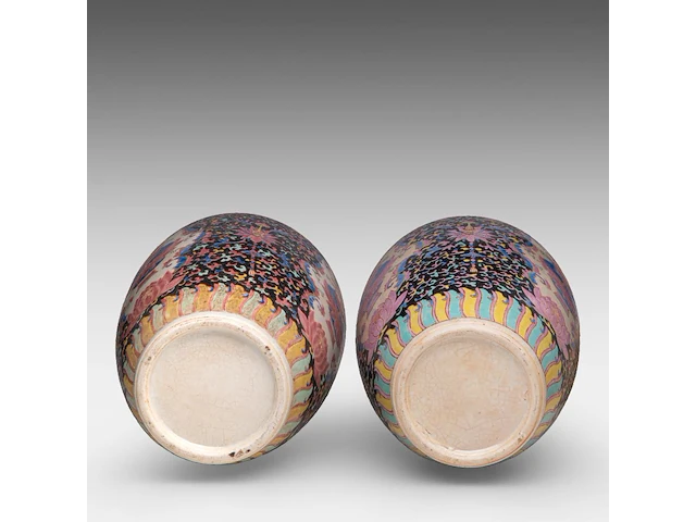 A pair of rare chinese famille rose 'amitayus' ginger jars and covers, late 19thc, total h 40,5 cm - afbeelding 6 van  8