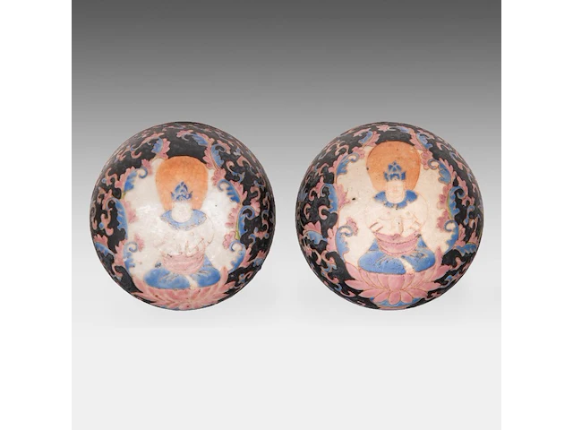 A pair of rare chinese famille rose 'amitayus' ginger jars and covers, late 19thc, total h 40,5 cm - afbeelding 7 van  8