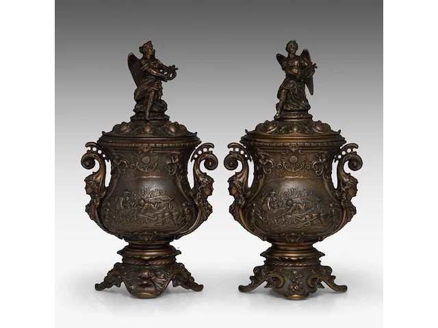 A pair of renaissance revival patinated bronze vases and covers, late 19thc 47 cm. (18 1/2 in.) - afbeelding 1 van  9