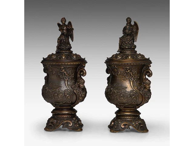 A pair of renaissance revival patinated bronze vases and covers, late 19thc 47 cm. (18 1/2 in.) - afbeelding 2 van  9