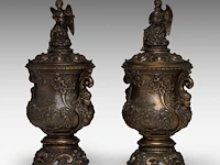 A pair of renaissance revival patinated bronze vases and covers, late 19thc 47 cm. (18 1/2 in.) - afbeelding 2 van  9