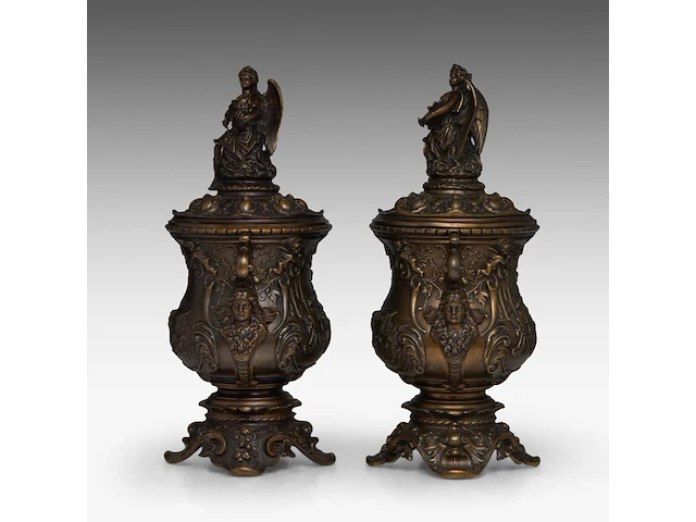 A pair of renaissance revival patinated bronze vases and covers, late 19thc 47 cm. (18 1/2 in.) - afbeelding 3 van  9