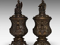 A pair of renaissance revival patinated bronze vases and covers, late 19thc 47 cm. (18 1/2 in.) - afbeelding 3 van  9