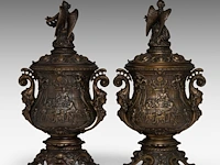 A pair of renaissance revival patinated bronze vases and covers, late 19thc 47 cm. (18 1/2 in.) - afbeelding 4 van  9