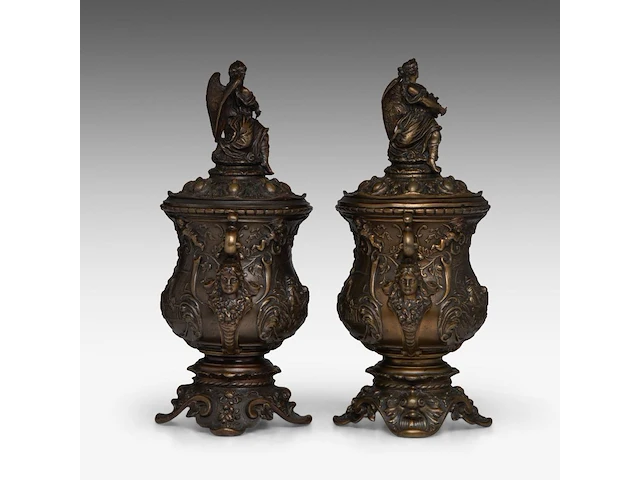 A pair of renaissance revival patinated bronze vases and covers, late 19thc 47 cm. (18 1/2 in.) - afbeelding 5 van  9