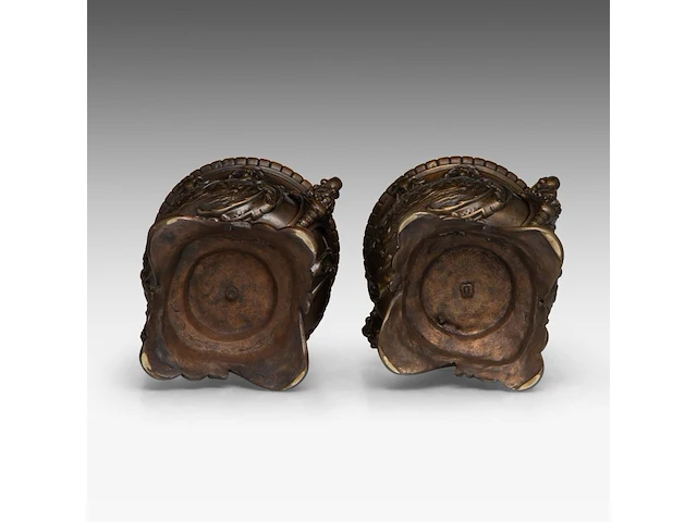 A pair of renaissance revival patinated bronze vases and covers, late 19thc 47 cm. (18 1/2 in.) - afbeelding 7 van  9