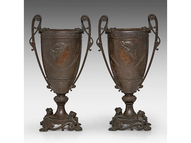 A pair of second empire patinated bronze vases, decorated with the basso-relievo profile portrait of diana 38.5 cm. (15.16 in.) - afbeelding 1 van  4