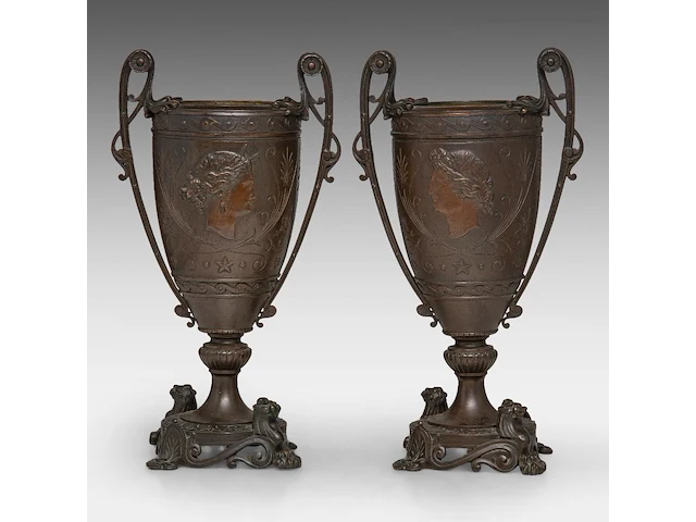 A pair of second empire patinated bronze vases, decorated with the basso-relievo profile portrait of diana 38.5 cm. (15.16 in.) - afbeelding 3 van  4