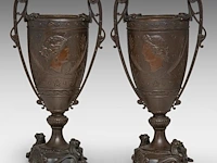 A pair of second empire patinated bronze vases, decorated with the basso-relievo profile portrait of diana 38.5 cm. (15.16 in.) - afbeelding 3 van  4