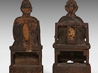 A pair of south chinese polychrome lacquered wood figures of a couple, late qing - h 26,5 cm - added a painting and a silk embroidery, both late qing, framed 34 x 67 cm / 50 x 86 cm - afbeelding 13 van  17