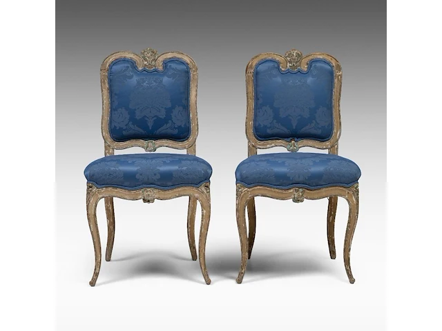 A pair of venetian rococo giltwood chairs with silk upholstery, 18thc 89 x 49 x 45 cm. (35.03 x 19.28 x 17.71 in.) - afbeelding 1 van  7
