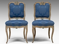A pair of venetian rococo giltwood chairs with silk upholstery, 18thc 89 x 49 x 45 cm. (35.03 x 19.28 x 17.71 in.)
