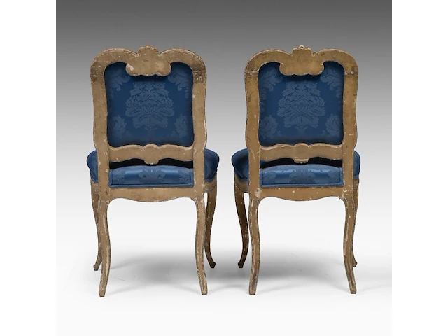 A pair of venetian rococo giltwood chairs with silk upholstery, 18thc 89 x 49 x 45 cm. (35.03 x 19.28 x 17.71 in.) - afbeelding 3 van  7