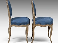 A pair of venetian rococo giltwood chairs with silk upholstery, 18thc 89 x 49 x 45 cm. (35.03 x 19.28 x 17.71 in.) - afbeelding 4 van  7