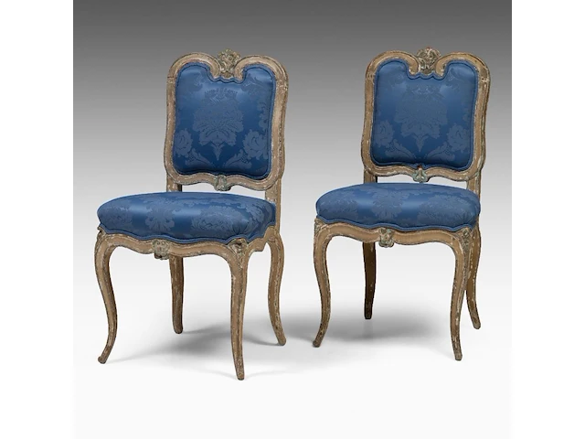 A pair of venetian rococo giltwood chairs with silk upholstery, 18thc 89 x 49 x 45 cm. (35.03 x 19.28 x 17.71 in.) - afbeelding 5 van  7