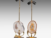 A pair of vintage '70s design table lamps, brass with agate stones smallest: 66.5 cm. (26.17 in.), tallest: 72.5 cm. (28.53 in.) - afbeelding 2 van  6