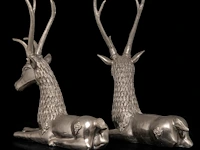 A pair of vintage mid-century silver-plated brass sculptures of lying deer 47 x 46 cm. (18 1/2 x 18.10 in.) - afbeelding 3 van  5