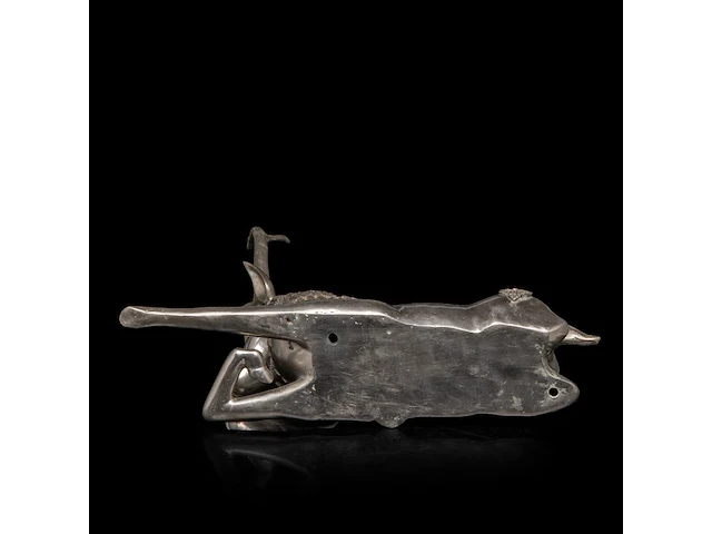 A pair of vintage mid-century silver-plated brass sculptures of lying deer 47 x 46 cm. (18 1/2 x 18.10 in.) - afbeelding 4 van  5