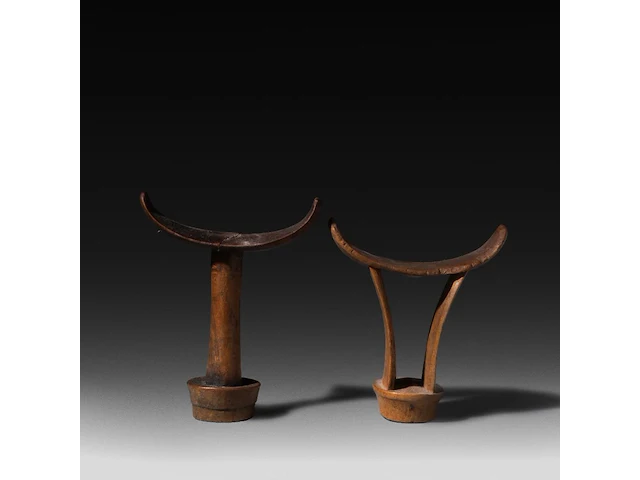 A pair of wooden tribal headrests, symbolising the male and female genitals, somalia, h 20 cm (tallest) - afbeelding 2 van  5