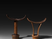 A pair of wooden tribal headrests, symbolising the male and female genitals, somalia, h 20 cm (tallest) - afbeelding 2 van  5