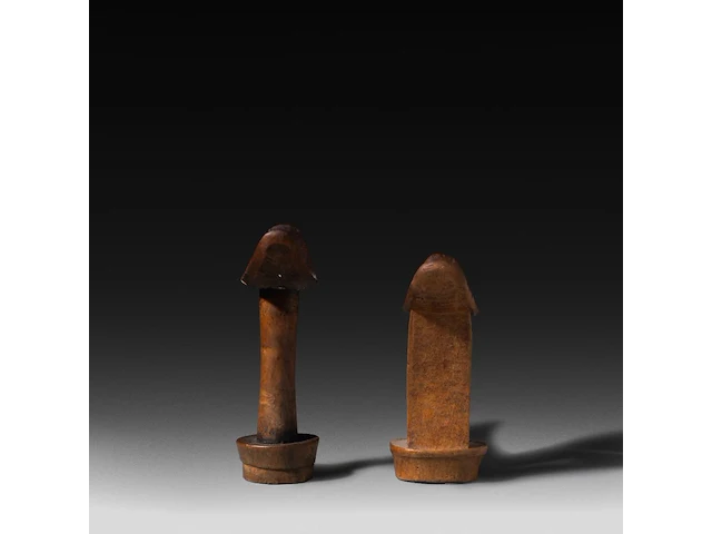 A pair of wooden tribal headrests, symbolising the male and female genitals, somalia, h 20 cm (tallest) - afbeelding 3 van  5