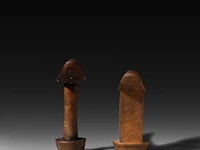 A pair of wooden tribal headrests, symbolising the male and female genitals, somalia, h 20 cm (tallest) - afbeelding 3 van  5