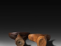 A pair of wooden tribal headrests, symbolising the male and female genitals, somalia, h 20 cm (tallest) - afbeelding 4 van  5