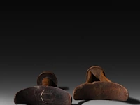 A pair of wooden tribal headrests, symbolising the male and female genitals, somalia, h 20 cm (tallest) - afbeelding 5 van  5