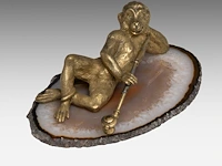 A paperweight of a brass monkey smoking its pipe and lying on the intersection of a mineral stone, ca. 1900 5 x 15 cm. (1.97 x 5.91 in.) - afbeelding 2 van  5