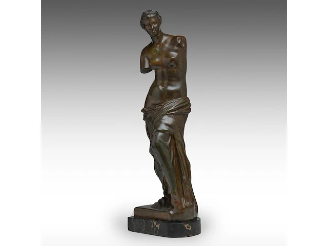 A patinated bronze copy of the famous venus de milo, lost-wax technique the bronze: 68 cm. (26.76 in.), with marble base; 73 cm. (28.73 in.) - afbeelding 1 van  7