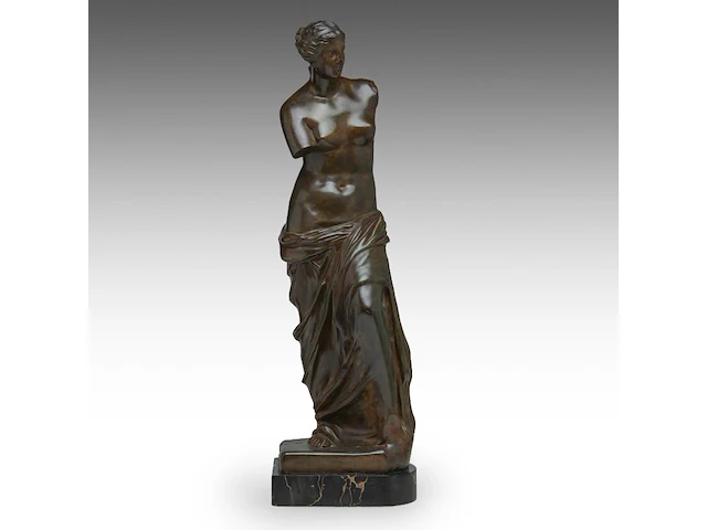 A patinated bronze copy of the famous venus de milo, lost-wax technique the bronze: 68 cm. (26.76 in.), with marble base; 73 cm. (28.73 in.) - afbeelding 2 van  7