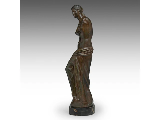 A patinated bronze copy of the famous venus de milo, lost-wax technique the bronze: 68 cm. (26.76 in.), with marble base; 73 cm. (28.73 in.) - afbeelding 3 van  7