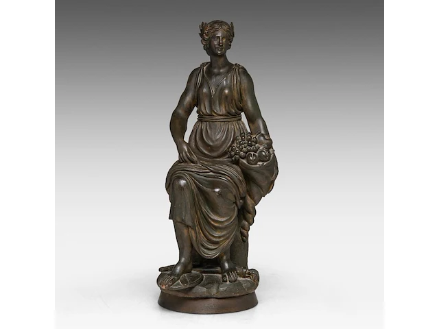 A patinated terracotta sculpture of an allegory of victory 68 cm. (26.76 in.) - afbeelding 1 van  8