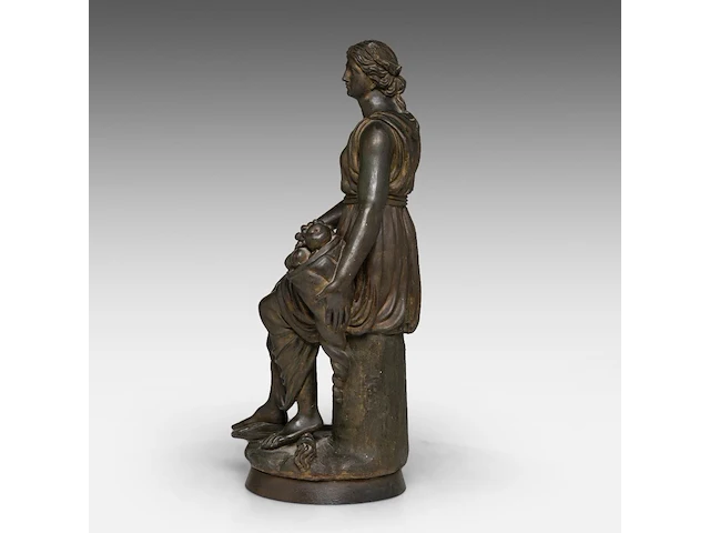 A patinated terracotta sculpture of an allegory of victory 68 cm. (26.76 in.) - afbeelding 3 van  8