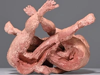 A polychrome painted terracotta sculpture of two lovers, h 24,5 cm - afbeelding 6 van  7