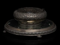 A portuguese silver pique-fleurs on a mirrored stand, porto hallmarks (1886-1938), total h 15 - 35 cm, 833/000 - afbeelding 4 van  7