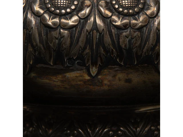 A portuguese silver pique-fleurs on a mirrored stand, porto hallmarks (1886-1938), total h 15 - 35 cm, 833/000 - afbeelding 5 van  7