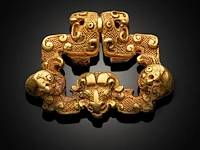 A rare chinese high-carat gold 'kui' belt buckle, qin dynasty (259-210 bce), weight about 66,4 g - 3,7 x 4,5 cm