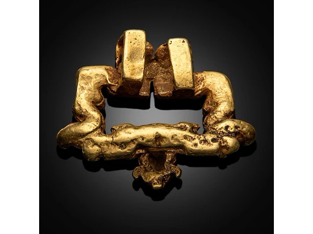 A rare chinese high-carat gold 'kui' belt buckle, qin dynasty (259-210 bce), weight about 66,4 g - 3,7 x 4,5 cm - afbeelding 2 van  8