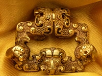 A rare chinese high-carat gold 'kui' belt buckle, qin dynasty (259-210 bce), weight about 66,4 g - 3,7 x 4,5 cm - afbeelding 3 van  8