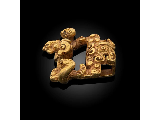 A rare chinese high-carat gold 'kui' belt buckle, qin dynasty (259-210 bce), weight about 66,4 g - 3,7 x 4,5 cm - afbeelding 5 van  8