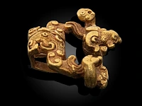 A rare chinese high-carat gold 'kui' belt buckle, qin dynasty (259-210 bce), weight about 66,4 g - 3,7 x 4,5 cm - afbeelding 7 van  8