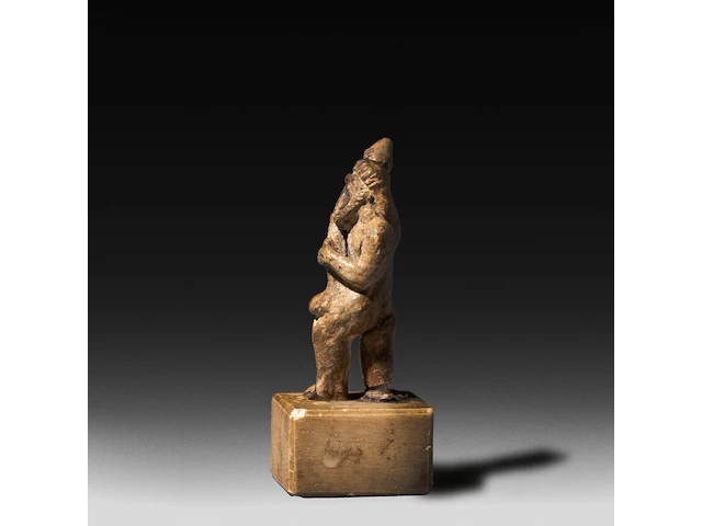 A rare etruscan priapus holding a phallus 5 cm. (1.97 in.) - afbeelding 2 van  5