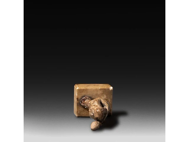 A rare etruscan priapus holding a phallus 5 cm. (1.97 in.) - afbeelding 5 van  5