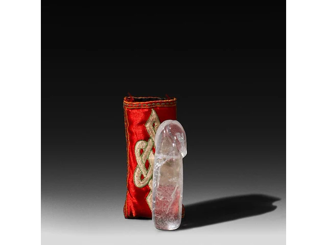 A rare himalayan carved rock crystal phallus, tibet, l 12 cm - afbeelding 1 van  5