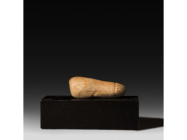A rare stone age carved stone phallus, ca. 2300 bc, l 9 cm - afbeelding 2 van  6