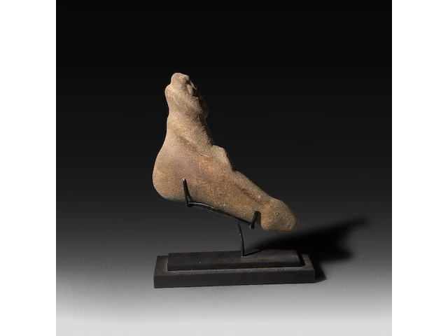 A rare taino carved volcanic stone phallic object, ca. 1000-1500 a.d., h 12,5 - w 15 cm - afbeelding 2 van  5
