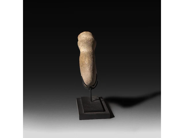 A rare taino carved volcanic stone phallic object, ca. 1000-1500 a.d., h 12,5 - w 15 cm - afbeelding 3 van  5