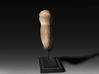 A rare taino carved volcanic stone phallic object, ca. 1000-1500 a.d., h 12,5 - w 15 cm - afbeelding 3 van  5